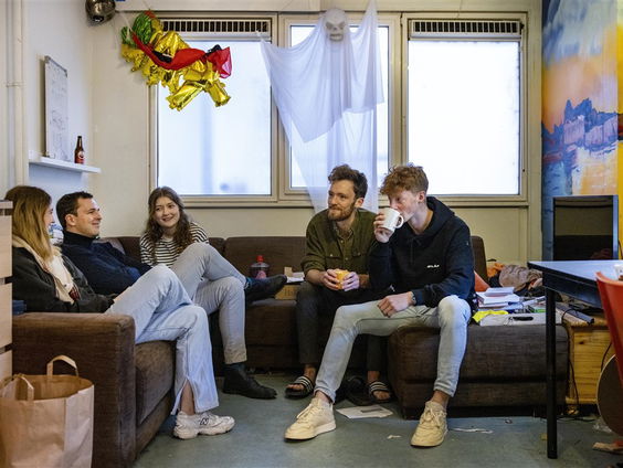 Stand.nl: Studenten moeten niet te lang thuis blijven wonen