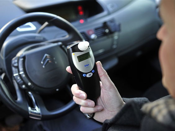 Stand.nl: Alcohol achter het stuur moet helemaal verboden worden