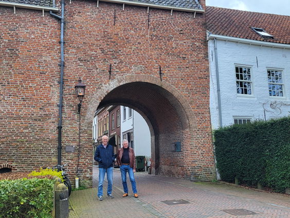 Langs de sporen van het verdwenen mega-kasteel: een historische wandeling door het stadje Buren
