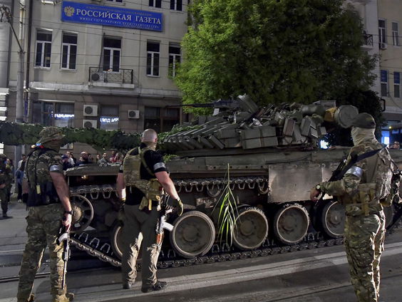 'Poetin is duidelijke positie die hij had, kwijt', zeggen Ruslandkenners over Wagner-opstand