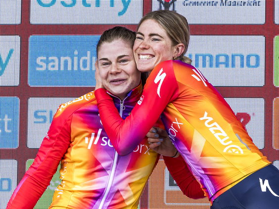 Clean sweep deluxe voor wielrensters SD Worx in Duitsland