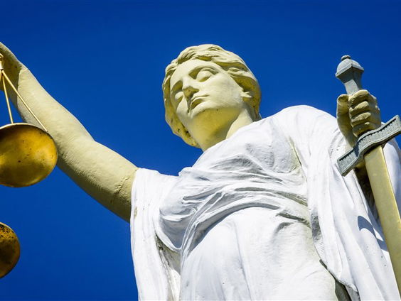 Stand.nl: 'Het is een goed idee om slachtoffers meer rechten te geven in het strafproces'.