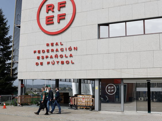 Politie valt binnen bij Spaanse voetbalbond