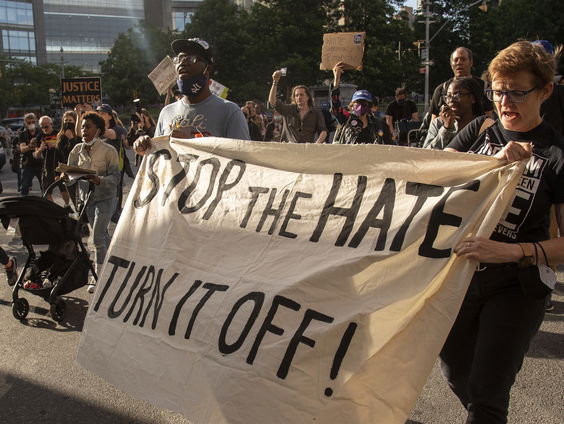 De racistische theorie achter de massamoord in Buffalo