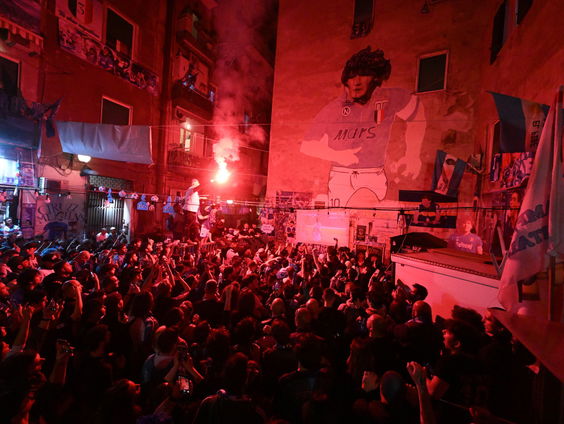 Volksfeest in Napels barst los: Napoli na 33 jaar weer kampioen van Italië