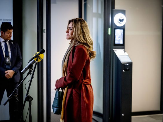 Hoe gaat het met het uitzetten van veroordeelde Syriegangers van wie het NLse paspoort is afgenomen?