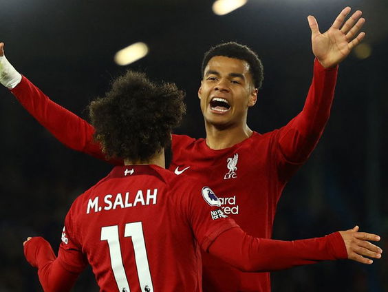 Schrijver James Worthy wint titel Sportboek van het Jaar met boek Liverpool