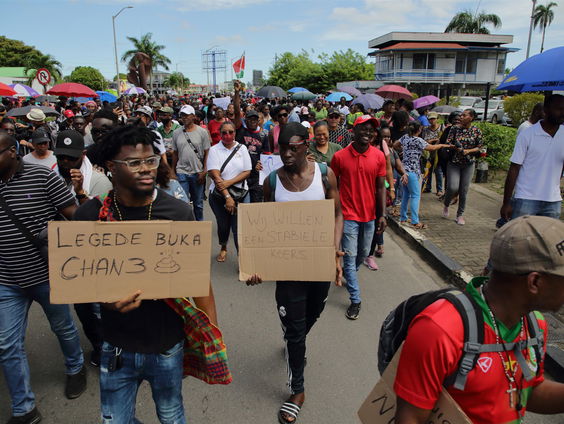 Bureau Buitenland - Zorgen over babysterfte in Suriname