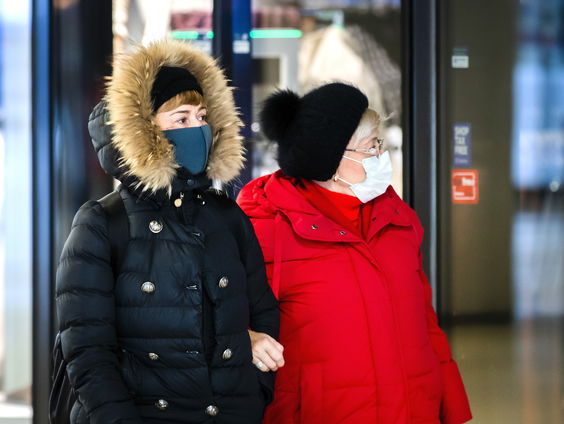 Dikke winterjas achter het stuur gevaarlijk?