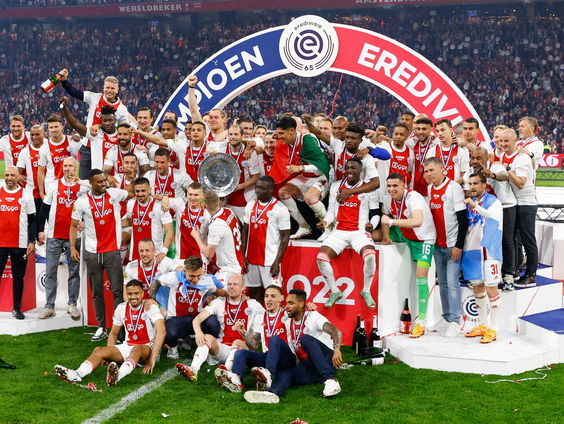 Het bewogen seizoen van landskampioen Ajax