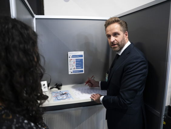 Demissionair minister Hugo de Jonge (Binnenlandse Zaken): Nederlandse verkiezingen niet beïnvloedt door a ...