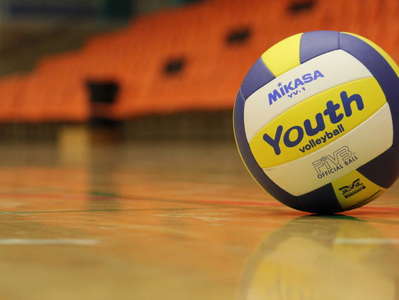 Keniaanse volleyballers dineren in Epe met lokale volleyballers