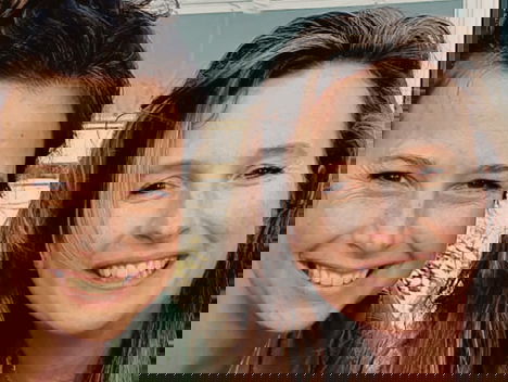 Zussen Janneke en Marijke onderzoeken in documentaire BreinSussen of ze erfelijke kans hebben op vroege dementie