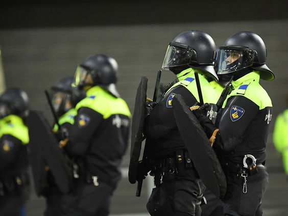 Stand.nl: 'Ook de ME moet kunnen staken'