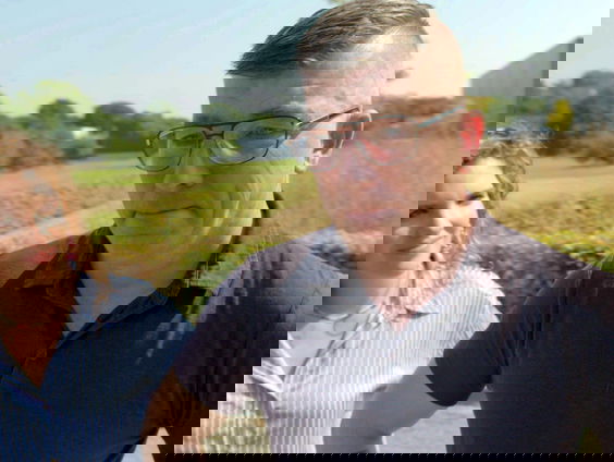 Blind tekenen voor je nieuwe baan in het EO-programma 'Blind Getekend'