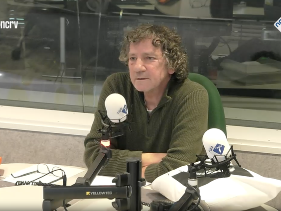 De kussentjes van 2024: Frank Verhallen over Robert Long