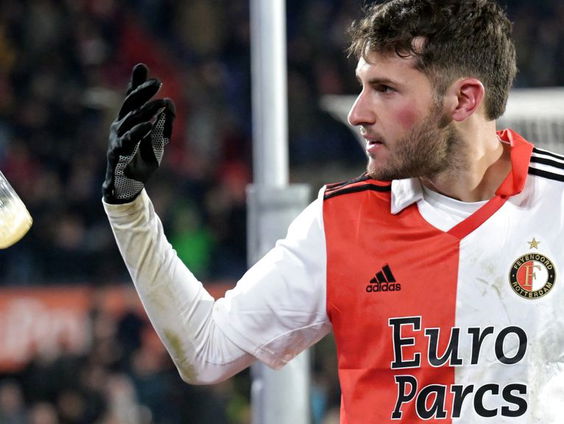 KNVB scherpt maatregelen aan na aansteker-incident in De Kuip: 'Er moet nu echt wat gebeuren'