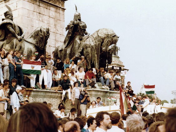 Het Spoor Terug: Het Hongaarse danshuis