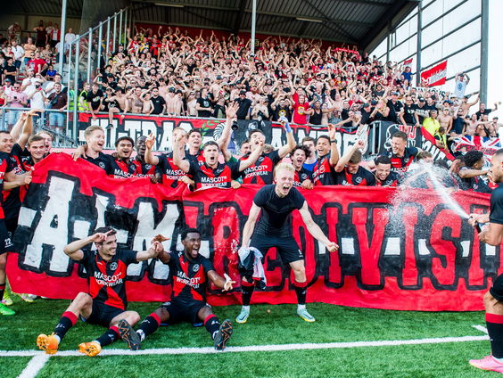 Almere City FC schrijft geschiedenis en promoveert naar de Eredivisie