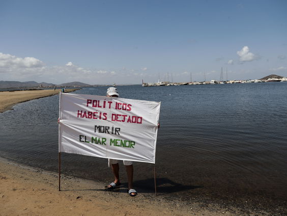Spaans meer Mar Menor krijgt eigen rechten. Milieujurist Jessica den Outer over deze stap: 'Nu kunnen mensen opstaan tegen vervuilers.'