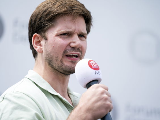 Uitlatingen FvD-Kamerlid Van Meijeren leiden tot scherpe veroordelingen politici