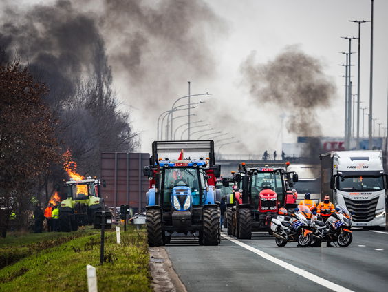 Grensovergang bij Hazeldonk dicht door boerenprotest
