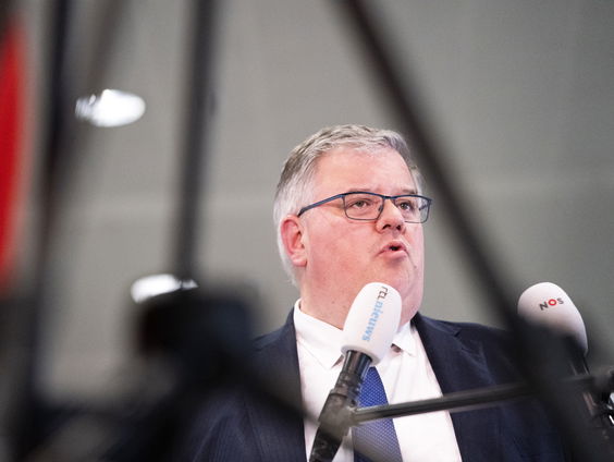 Bruls stelt kabinet deadline in asielcrisis: 'Rijk is verantwoordelijk'