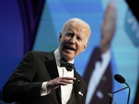 Biden noemt Poetin een 'oorlogsmisdadiger'