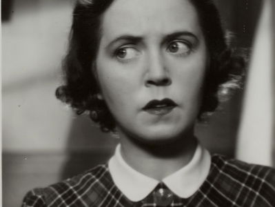 Meer Vrouw Op Straat: actrice Lily Bouwmeester