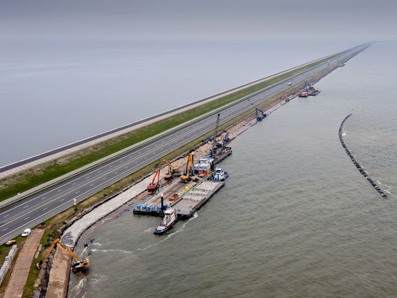 Welke rol speelt de Afsluitdijk in het watermanagement van Nederland?