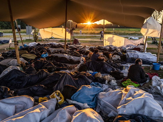 Stand.nl: 'Alle taboes moeten van tafel om de asielcrisis te bezweren'