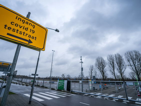Meer dan half miljoen besmettingen in week tijd: moet testbeleid op de schop?