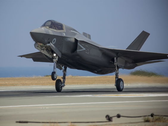 Terug naar Toen: kabinet Kok twee kiest definitief voor de JSF als vervanger voor de F-16