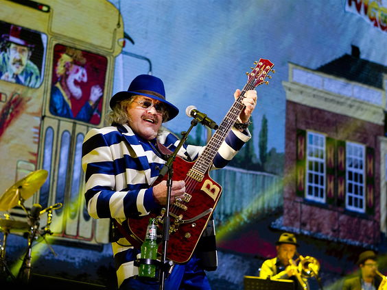 Terug naar Toen: Band Normaal neemt afscheid in de Gelredome