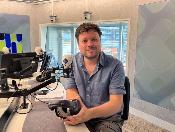 Kemal Rijken over de maatschappelijke worstelingen van koningshuizen in Europa