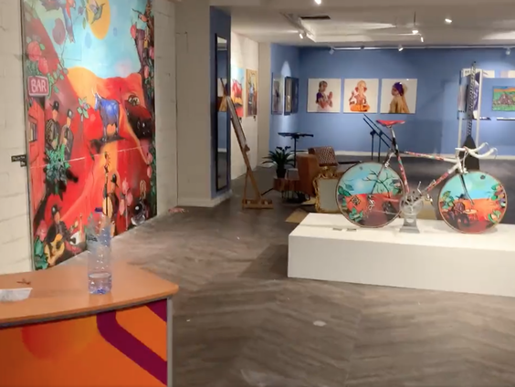 Unbounded Futures: nieuwe expositie van kunstenaars die hun leven (noodgedwongen) omgooiden