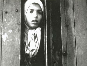 Het verhaal achter het meisje met de hoofddoek: Settela Steinbach