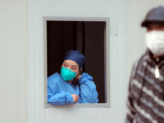 Hoe China COVID-19 stilletjes onder het tapijt veegt