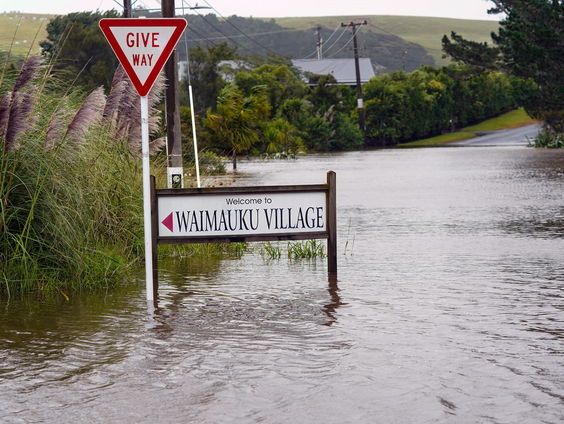 Voormalige orkaan Gabrielle zorgt voor veel schade in Nieuw-Zeeland.