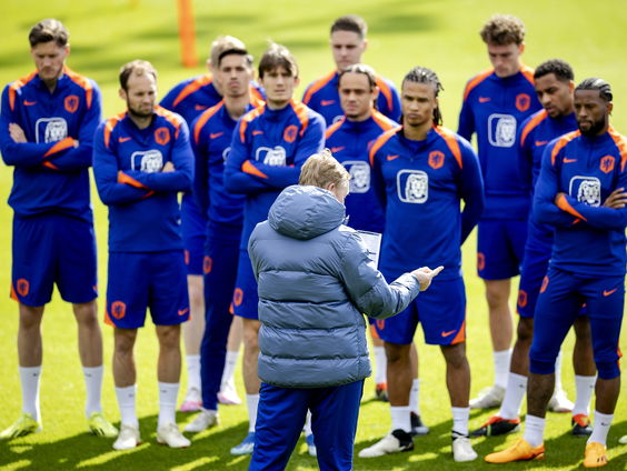 Oranje trapt af richting EK