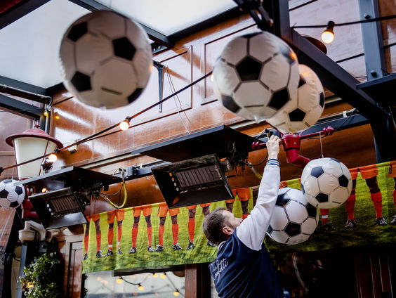 Nederland in actie op WK voetbal: 'Ik hoop dat Senegal wint'