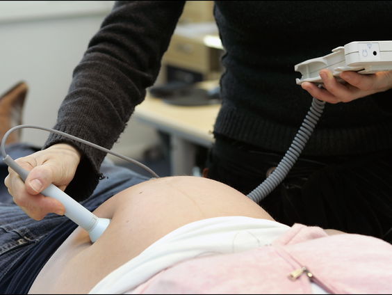 Waarom duizenden Nederlanders naar België gaan om zwanger te worden