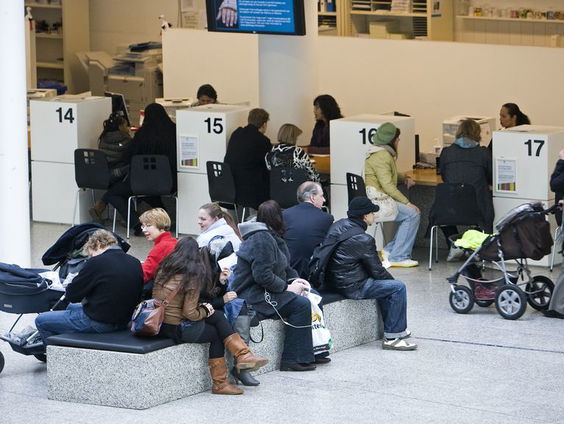 Hoe kan het dat ambtenaren makkelijker om te kopen zijn?