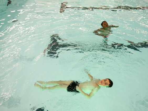 Moeten we weer terug naar het ouderwetse schoolzwemmen?