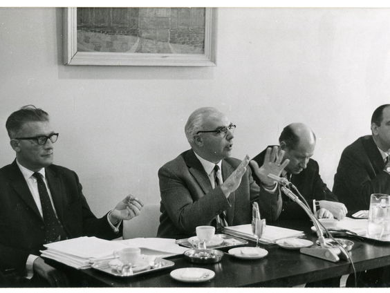 Terug naar Toen: Perscentrum Nieuwspoort opgericht