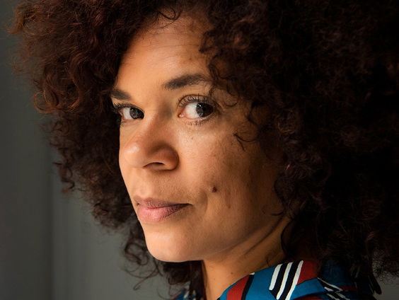 Spoken word-artiest Babs Gons: "Als je niet gaat stemmen, laat het ze niet horen"