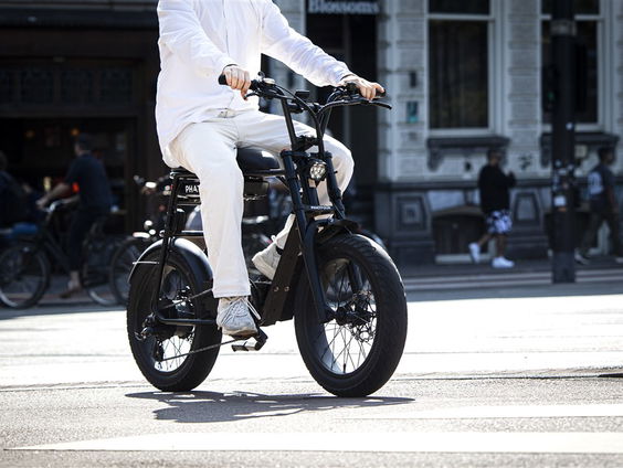 Stand.nl: Er moeten strengere regels komen om het gevaar van fatbikes te beteugelen