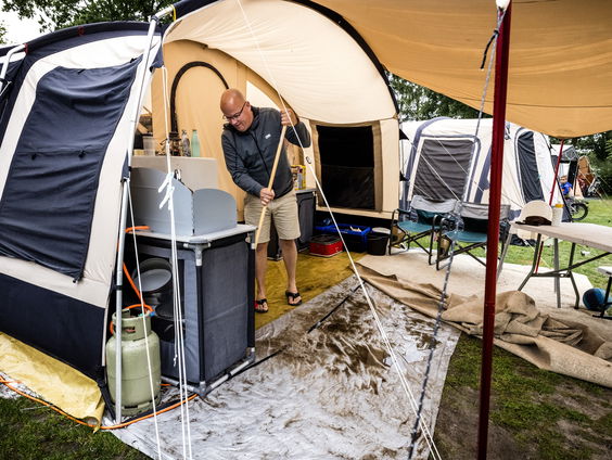 Langs bij professionele tentopzetter Daniel