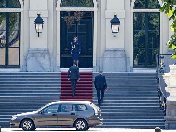 Waarom rijdt Mark Rutte in een oude Saab?