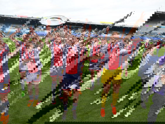 Is afblazen huldiging Ajax-vrouwen seksisme?